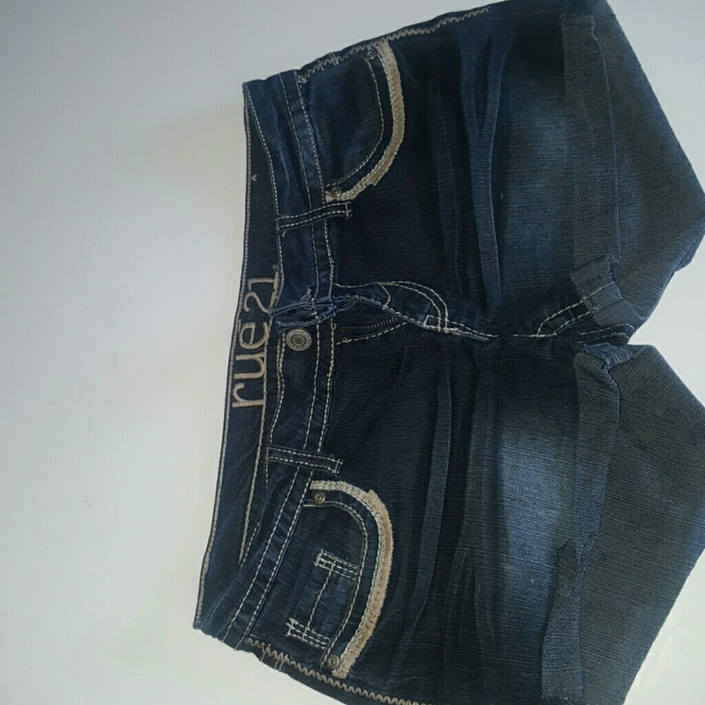 Shorts - Picture 2 of 6